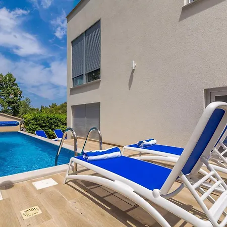 Luxurious With Heated Pool And Rooftop Jacuzzi