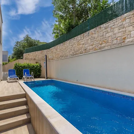 Luxurious With Heated Pool And Rooftop Jacuzzi 别墅 *