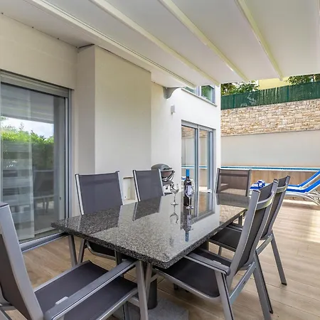 Luxurious With Heated Pool And Rooftop Jacuzzi