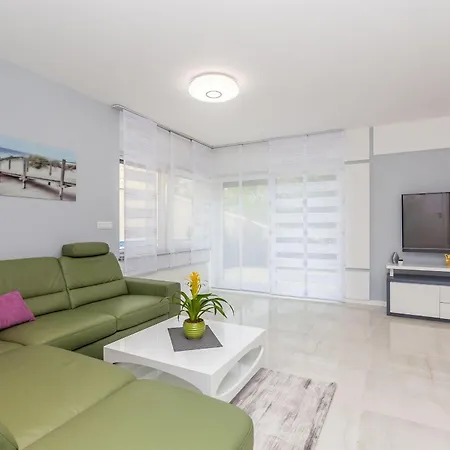 Luxurious With Heated Pool And Rooftop Jacuzzi * Malinska