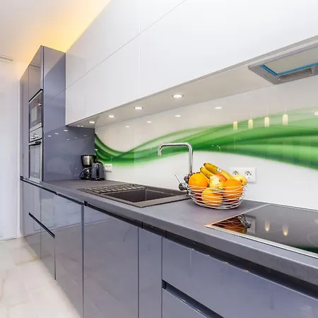 Villa Luxurious With Heated Pool And Rooftop Jacuzzi Malinska