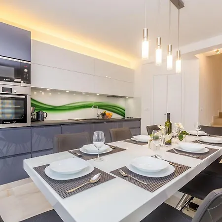 Luxurious With Heated Pool And Rooftop Jacuzzi