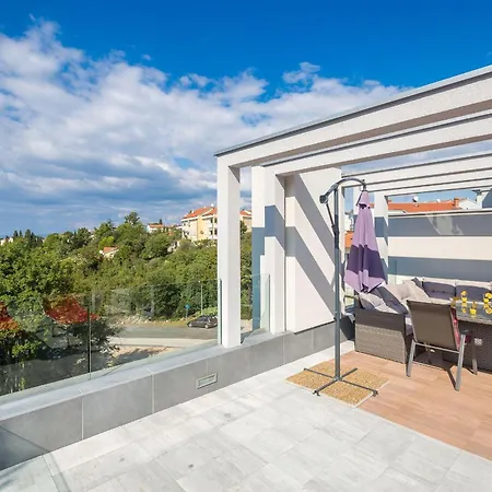 Luxurious With Heated Pool And Rooftop Jacuzzi Villa Malinska