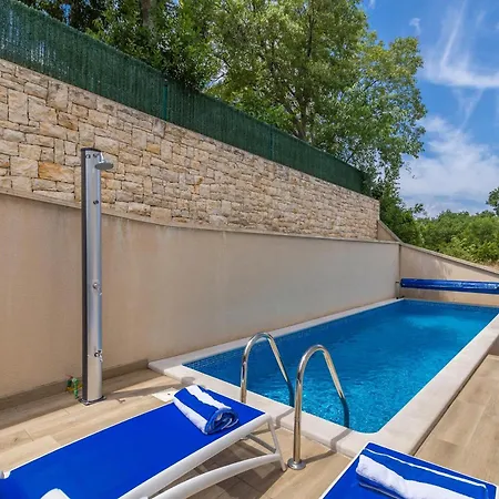 Luxurious With Heated Pool And Rooftop Jacuzzi 别墅