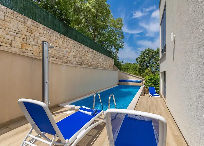 Villa Luxurious With Heated Pool And Rooftop Jacuzzi