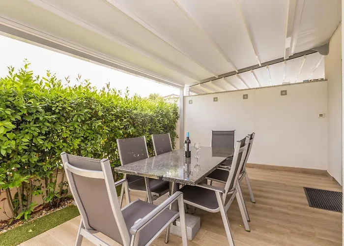 Luxurious With Heated Pool And Rooftop Jacuzzi Villa Malinska