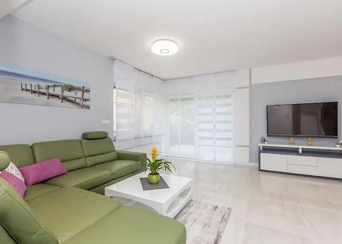 Luxurious With Heated Pool And Rooftop Jacuzzi * Malinska