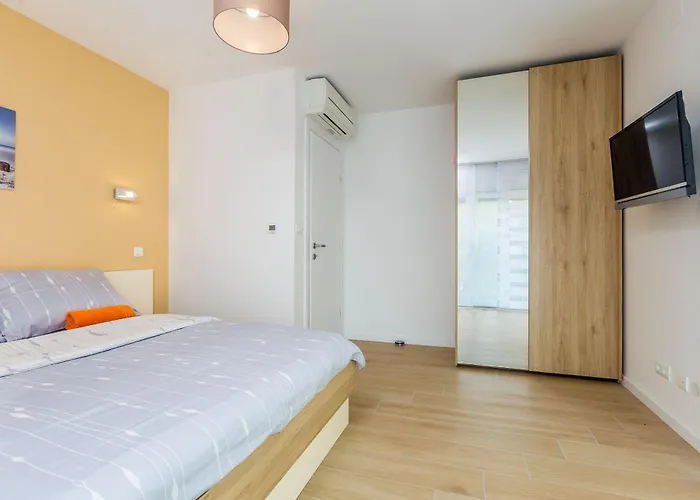 Luxurious With Heated Pool And Rooftop Jacuzzi