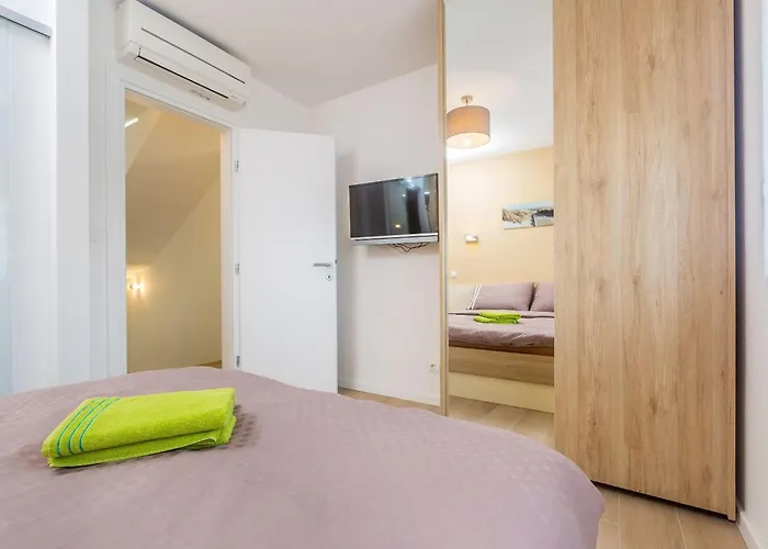 Villa Luxurious With Heated Pool And Rooftop Jacuzzi