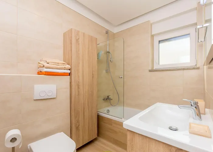 Luxurious With Heated Pool And Rooftop Jacuzzi Malinska