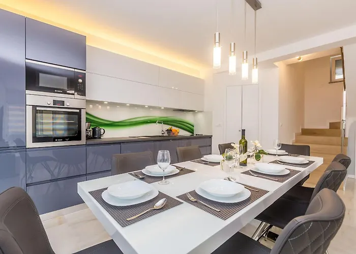 Luxurious With Heated Pool And Rooftop Jacuzzi