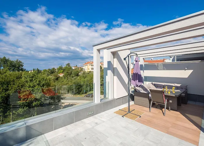 Luxurious With Heated Pool And Rooftop Jacuzzi Villa Malinska