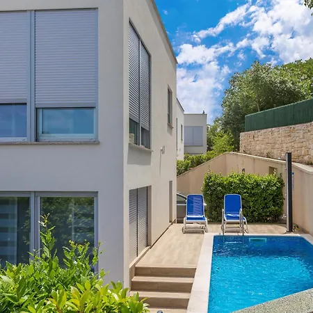 Luxurious With Heated Pool And Rooftop Jacuzzi Villa *