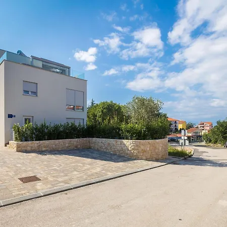 Luxurious With Heated Pool And Rooftop Jacuzzi Villa