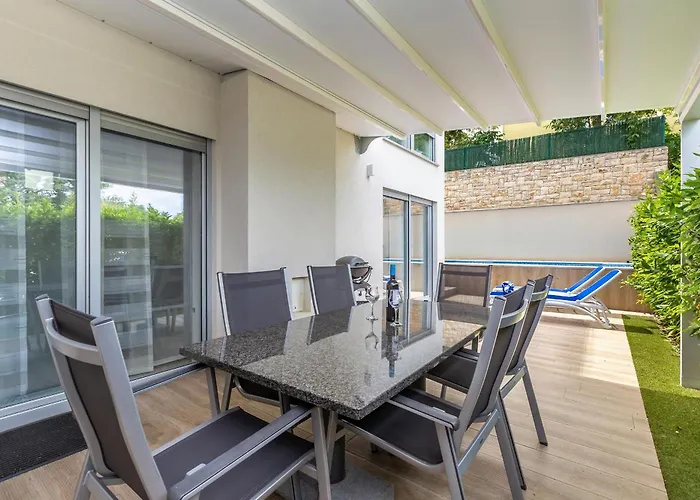 Luxurious With Heated Pool And Rooftop Jacuzzi