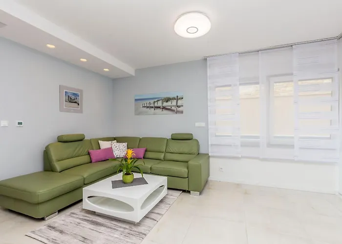 Luxurious With Heated Pool And Rooftop Jacuzzi *