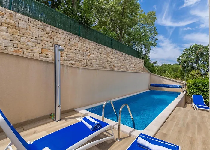 Luxurious With Heated Pool And Rooftop Jacuzzi 别墅