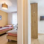 Luxurious With Heated Pool And Rooftop Jacuzzi Βίλα