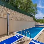 Luxurious With Heated Pool And Rooftop Jacuzzi Βίλα