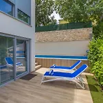 Βίλα Luxurious With Heated Pool And Rooftop Jacuzzi *