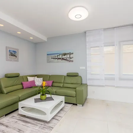 Luxurious With Heated Pool And Rooftop Jacuzzi *