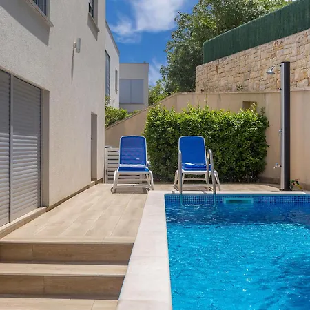 Luxurious With Heated Pool And Rooftop Jacuzzi Malinska