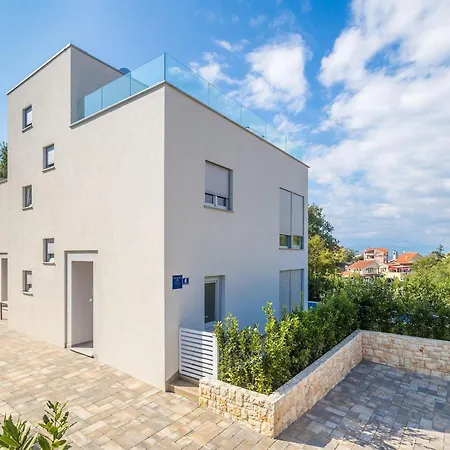 Villa Luxurious With Heated Pool And Rooftop Jacuzzi *