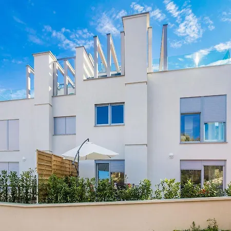 Luxurious With Heated Pool And Rooftop Jacuzzi Villa *