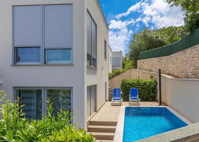 Luxurious With Heated Pool And Rooftop Jacuzzi Villa *