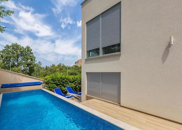 Villa Luxurious With Heated Pool And Rooftop Jacuzzi