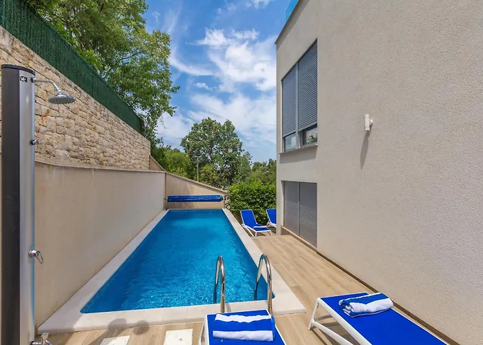 Luxurious With Heated Pool And Rooftop Jacuzzi