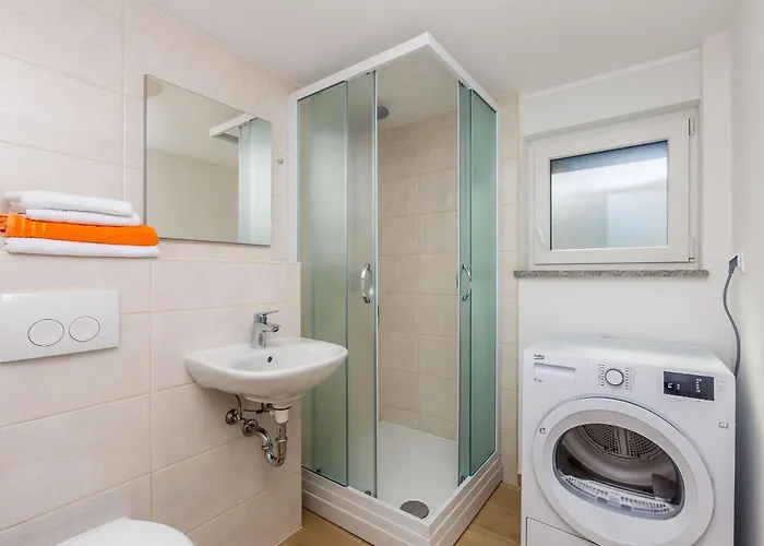 Villa Luxurious With Heated Pool And Rooftop Jacuzzi