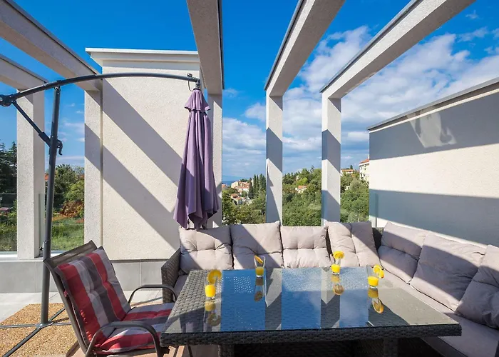 Luxurious With Heated Pool And Rooftop Jacuzzi * Malinska