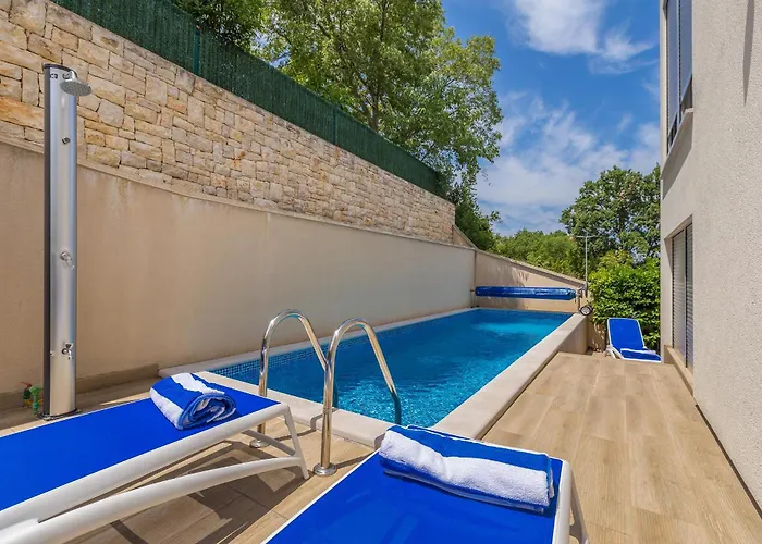 Luxurious With Heated Pool And Rooftop Jacuzzi *